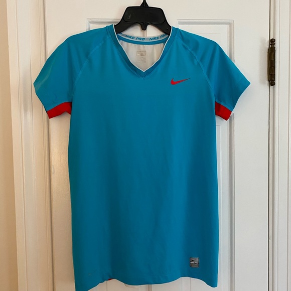 Nike Short-Sleeve - Picture 3 of 8